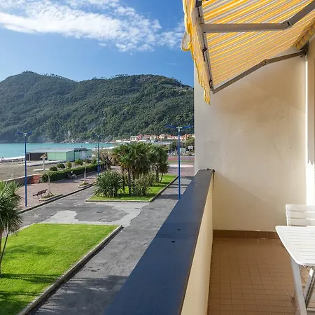 Riva Al Mare Flat